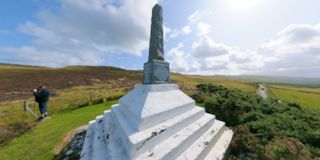 War memorial at Hallin